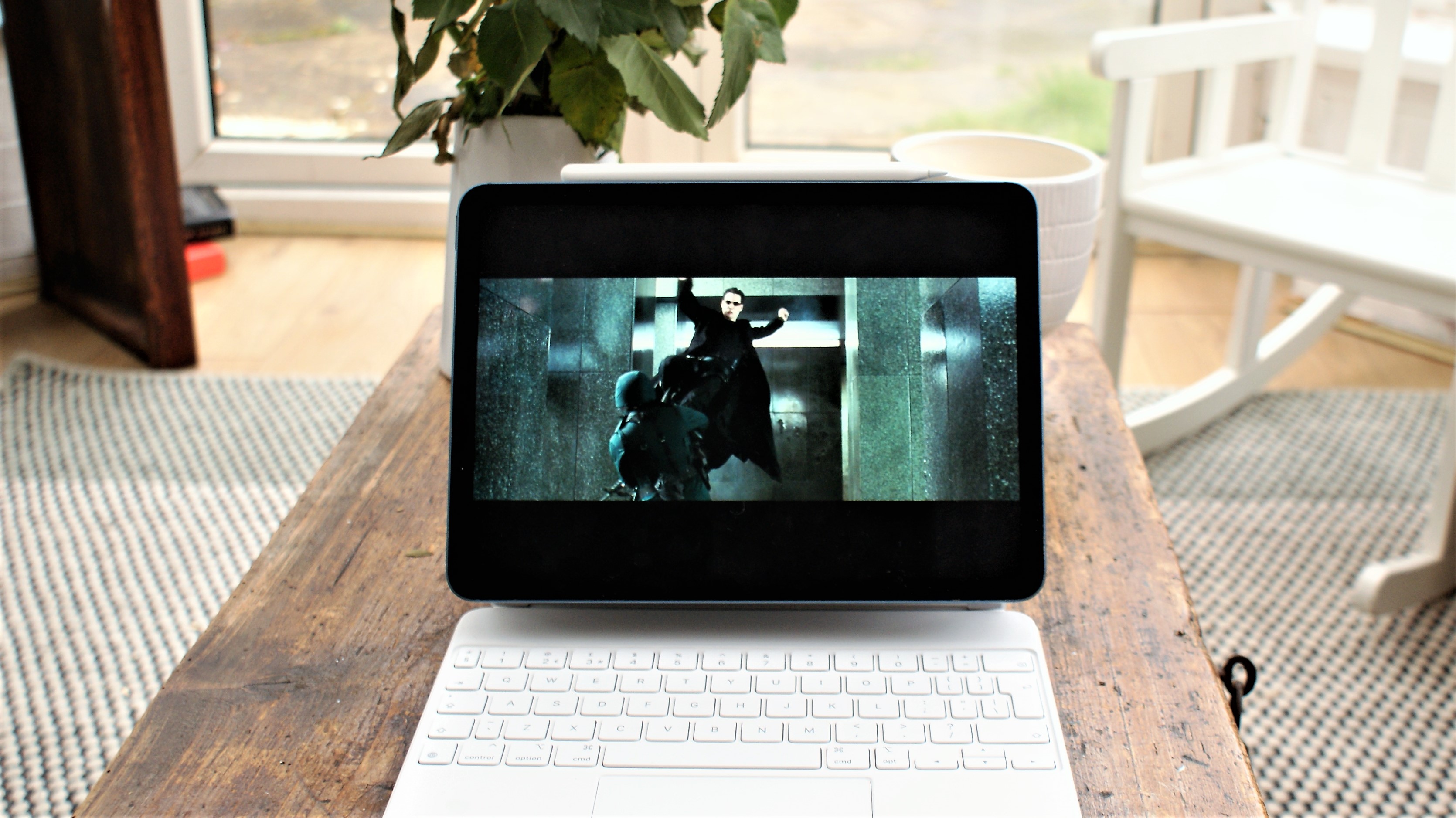 In-person images of the ipad Air 2022 in use